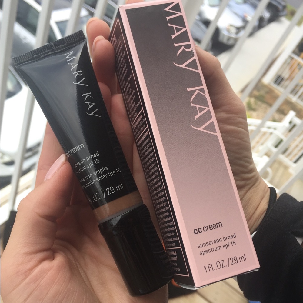 Very Deep Mary Kay CC cream - Picture 3 of 3